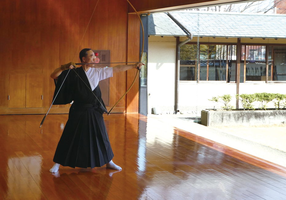 弓道を嗜む飯泉氏